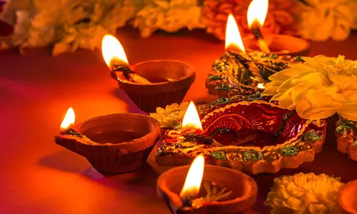 Maharashtra: दिवाली के मौके पर सरकार की ओर से भाई-बहन को उपहार Maharashtra: दिवाली के मौके पर सरकार की ओर से भाई-बहन को उपहार