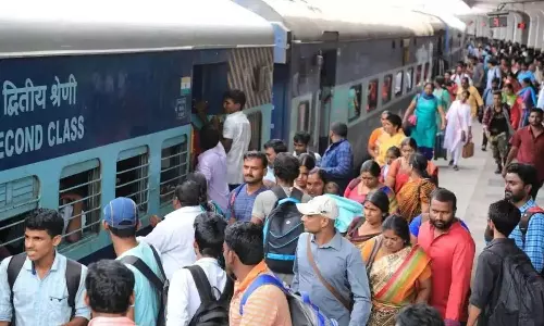 Telangana: दक्षिण मध्य रेलवे ने शुरू की विशेष ट्रेनें और नवरात्रि थाली Telangana: दक्षिण मध्य रेलवे ने शुरू की विशेष ट्रेनें और नवरात्रि थाली