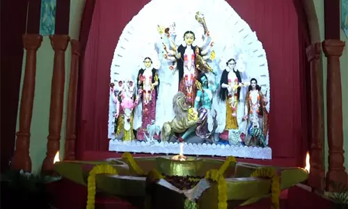 Tripura CM ने बांग्लादेश की घटनाओं को उजागर करते हुए अगरतला दुर्गा पूजा पंडाल का उद्घाटन किया Tripura CM ने बांग्लादेश की घटनाओं को उजागर करते हुए अगरतला दुर्गा पूजा पंडाल का उद्घाटन किया