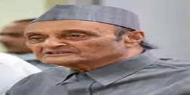 तीव्र विभाजन को पाटना कठिन: Karan Singh