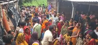 Mumbai: एक व्यक्ति ने बेटी के सामने ही पत्नी का गला काट दिया Mumbai: एक व्यक्ति ने बेटी के सामने ही पत्नी का गला काट दिया