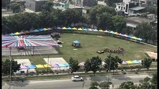 नोएडा के सेक्टर 128 के सार्वजनिक पार्क में व्यावसायिक उत्सव मनाने की अनुमति नोएडा के सेक्टर 128 के सार्वजनिक पार्क में व्यावसायिक उत्सव मनाने की अनुमति