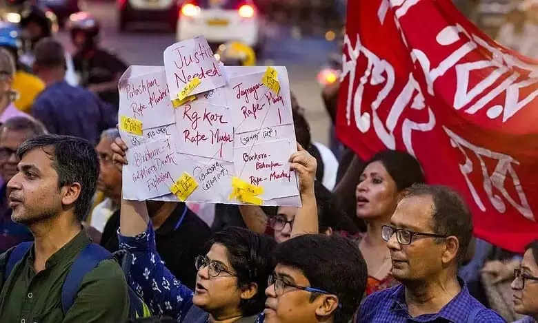 Kolkata doc rape & murder: जूनियर डॉक्टरों का आमरण अनशन पांचवें दिन भी जारी Kolkata doc rape & murder: जूनियर डॉक्टरों का आमरण अनशन पांचवें दिन भी जारी