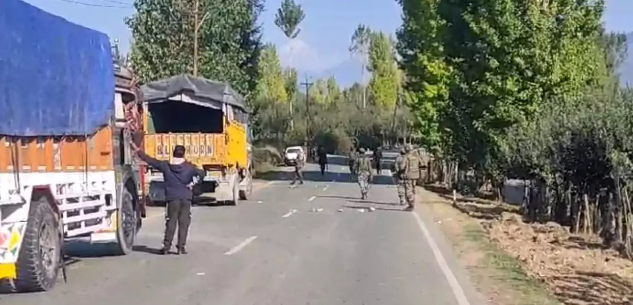 Handwara-Baramulla राजमार्ग पर यातायात बहाल Handwara-Baramulla राजमार्ग पर यातायात बहाल