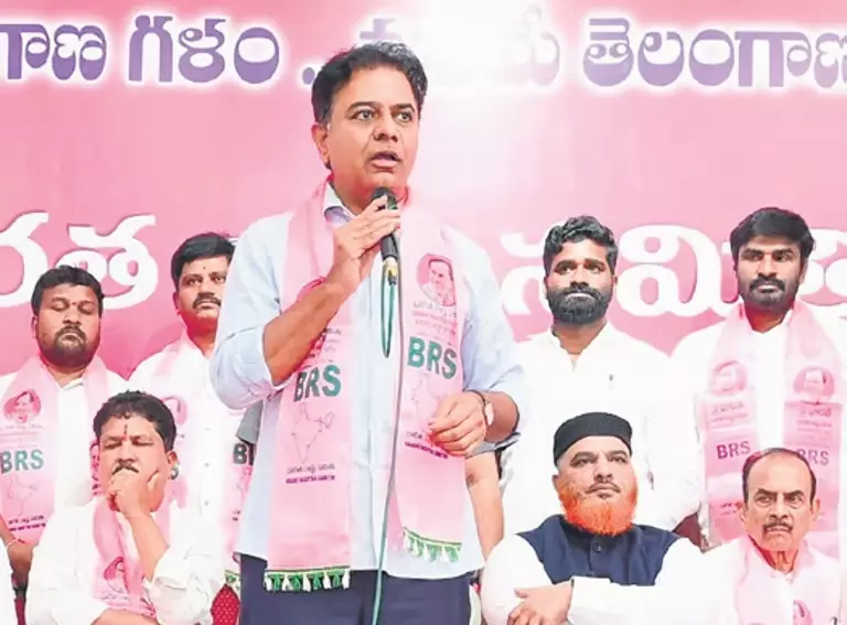 KTR ने सरकार पर अपने ध्वस्तीकरण अभियान से उत्सव के माहौल को बिगाड़ने का आरोप लगाया KTR ने सरकार पर अपने ध्वस्तीकरण अभियान से उत्सव के माहौल को बिगाड़ने का आरोप लगाया
