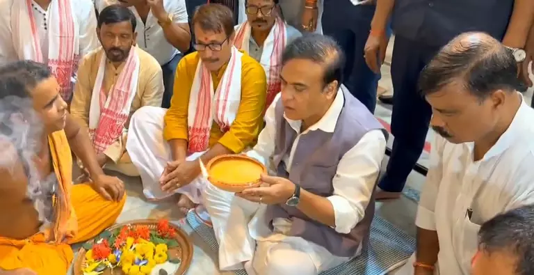 Assam के मुख्यमंत्री ने महाषष्ठी पर कई दुर्गा पूजा पंडालों का दौरा किया Assam के मुख्यमंत्री ने महाषष्ठी पर कई दुर्गा पूजा पंडालों का दौरा किया