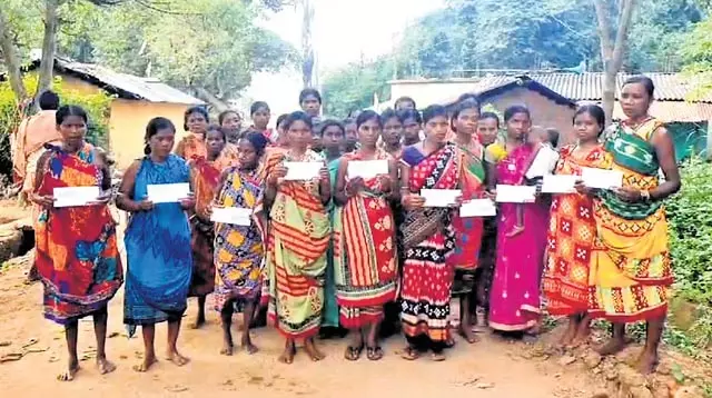 Odisha में आशा कार्यकर्ता और परिवार ने 100 से अधिक महिलाओं से 50 लाख रुपये ठगे Odisha में आशा कार्यकर्ता और परिवार ने 100 से अधिक महिलाओं से 50 लाख रुपये ठगे