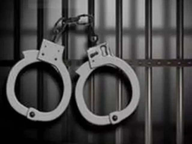Odisha: बेटी की आत्महत्या के बाद दम्पति हिरासत में Odisha: बेटी की आत्महत्या के बाद दम्पति हिरासत में