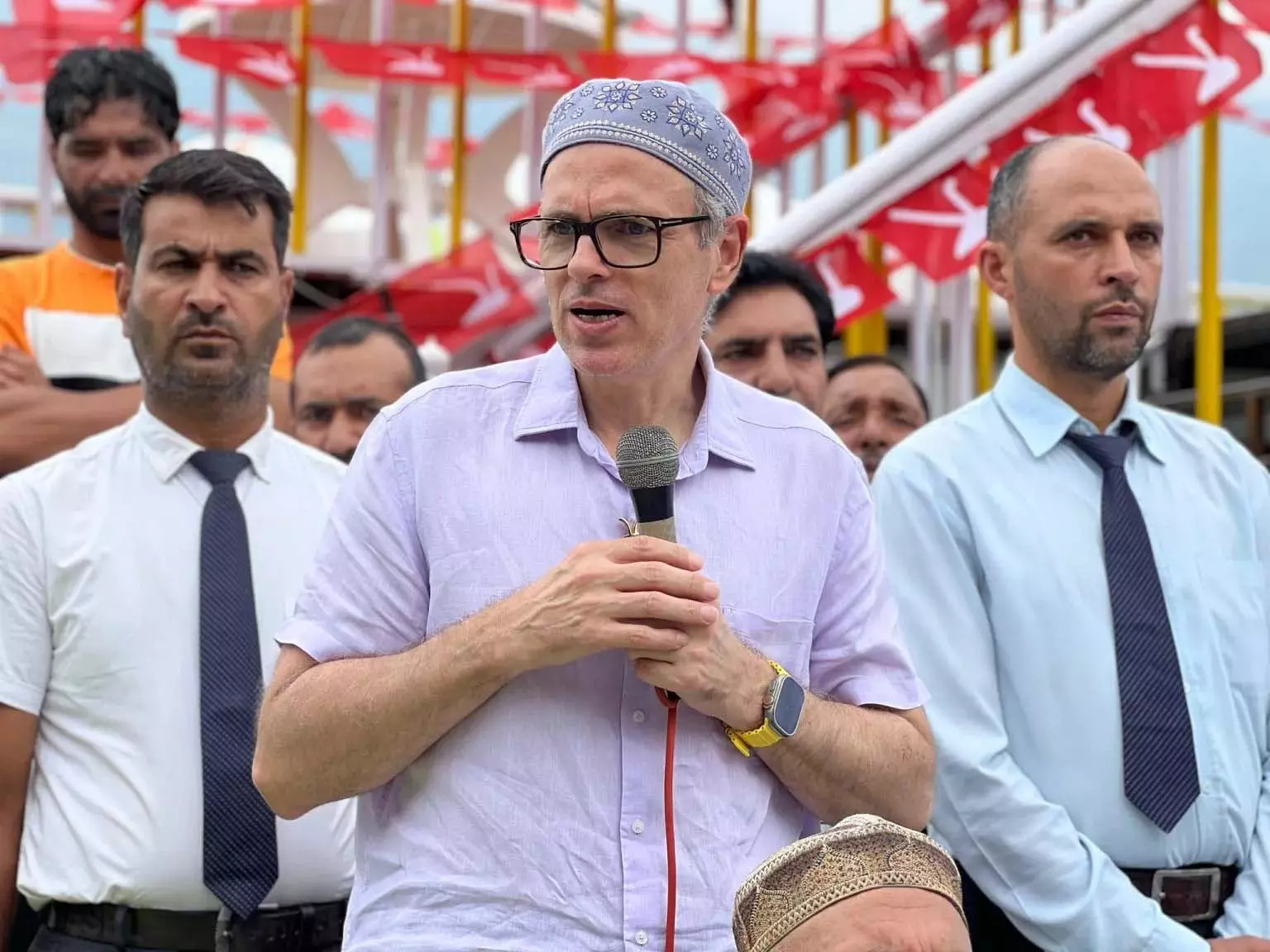नौकरशाहों को विधायकों को जवाब देना होगा: Omar Abdullah नौकरशाहों को विधायकों को जवाब देना होगा: Omar Abdullah