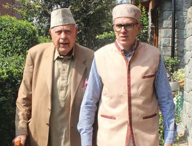 Jammu: उमर ने पहली कैबिनेट बैठक में राज्य का दर्जा बहाल करने का प्रस्ताव किया Jammu: उमर ने पहली कैबिनेट बैठक में राज्य का दर्जा बहाल करने का प्रस्ताव किया