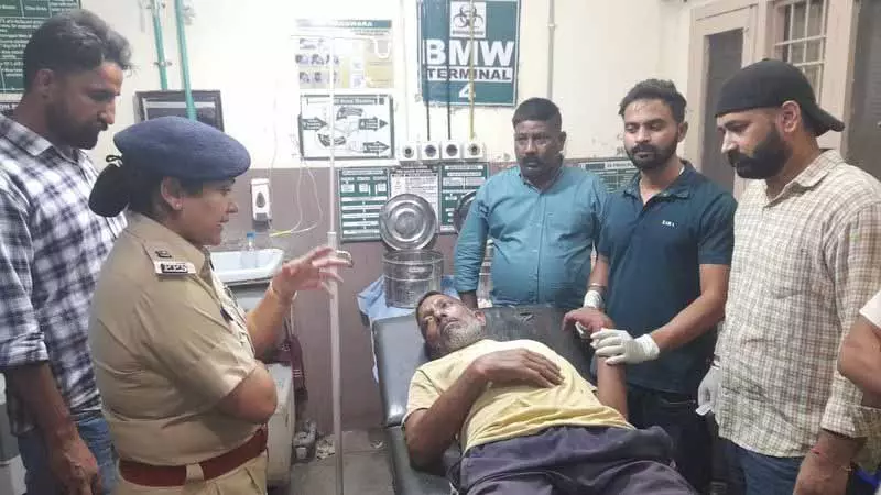 Phagwara में हथियारबंद लोगों ने 4 ग्रामीणों पर गोली चलाई Phagwara में हथियारबंद लोगों ने 4 ग्रामीणों पर गोली चलाई
