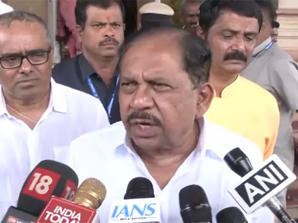 न केवल उद्योग बल्कि मानवता के प्रतीक... Karnataka के मंत्री परमेश्वर ने रतन टाटा को श्रद्धांजलि दी न केवल उद्योग बल्कि मानवता के प्रतीक... Karnataka के मंत्री परमेश्वर ने रतन टाटा को श्रद्धांजलि दी