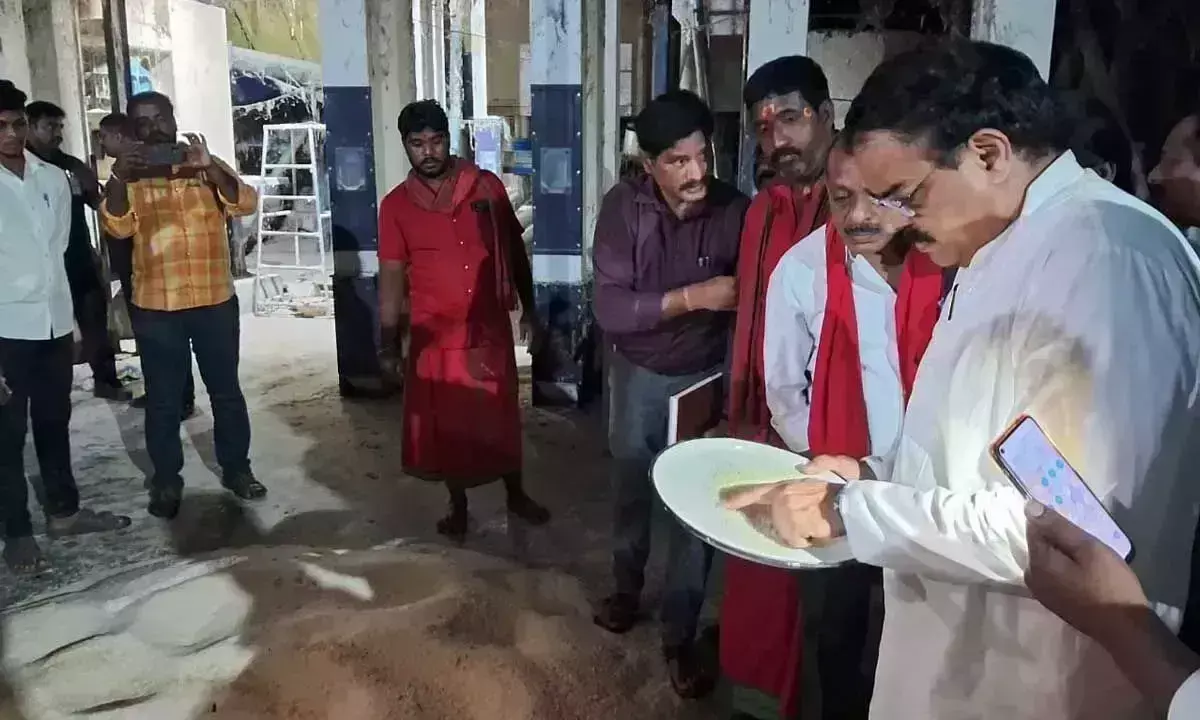 Minister मनोहर ने किया चावल मिल का निरीक्षण Minister मनोहर ने किया चावल मिल का निरीक्षण