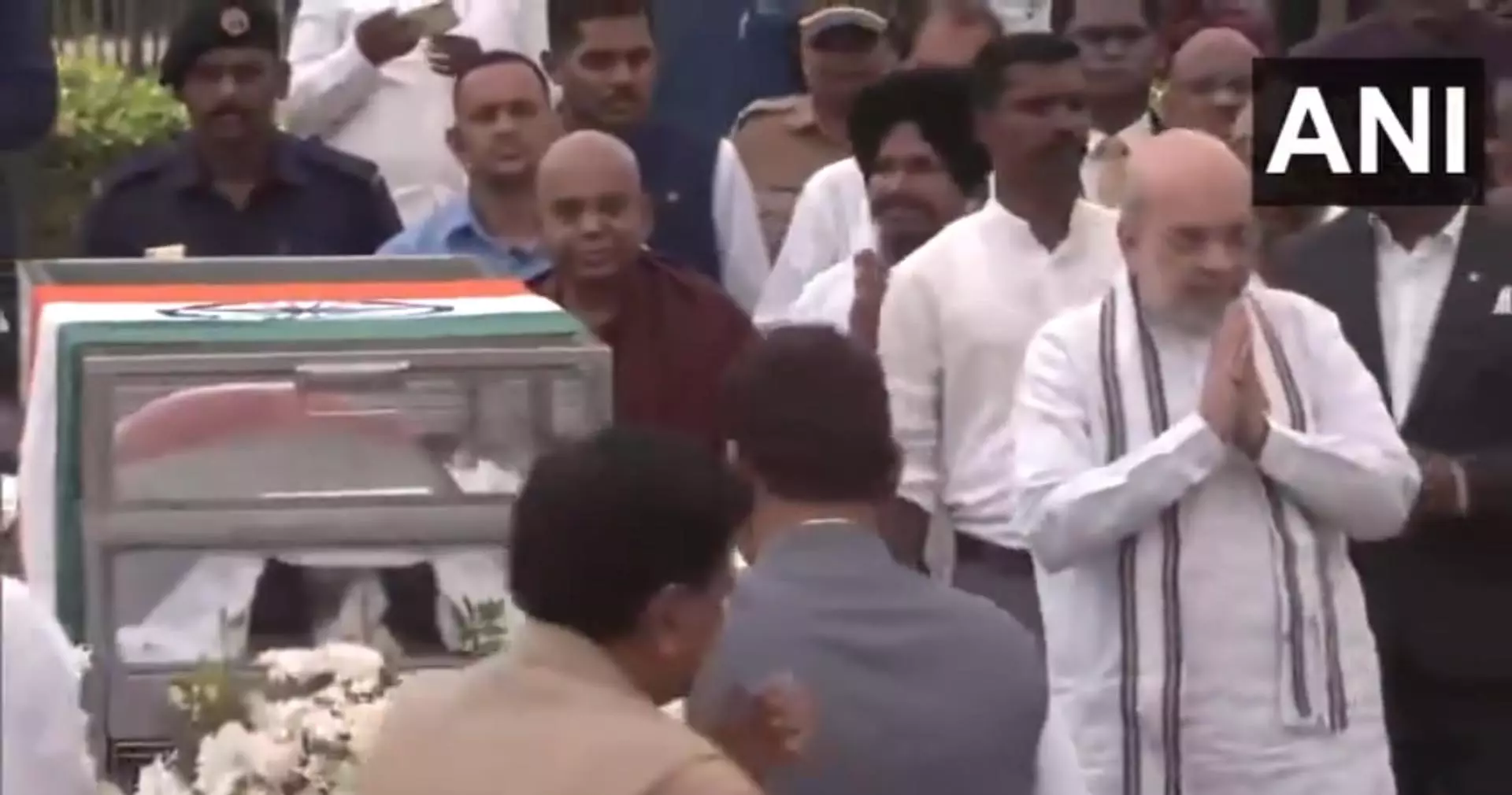 रतन टाटा निधन: नेताओं से लेकर अभिनेता, खिलाड़ी और आम लोग अंतिम दर्शन के लिए पहुंच रहे...रो पड़े केंद्रीय मंत्री रतन टाटा निधन: नेताओं से लेकर अभिनेता, खिलाड़ी और आम लोग अंतिम दर्शन के लिए पहुंच रहे...रो पड़े केंद्रीय मंत्री