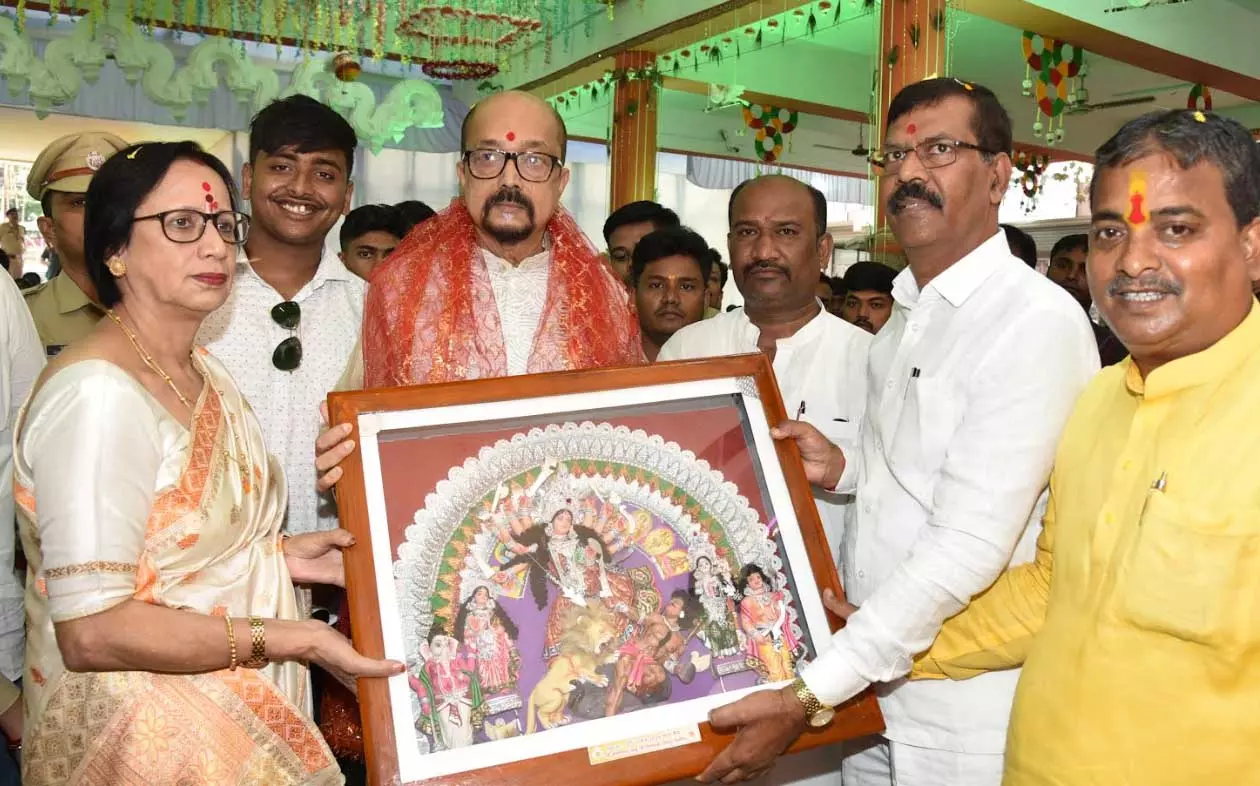 राज्यपाल डेका माना में दुर्गा पूजा उत्सव में हुए शामिल राज्यपाल डेका माना में दुर्गा पूजा उत्सव में हुए शामिल