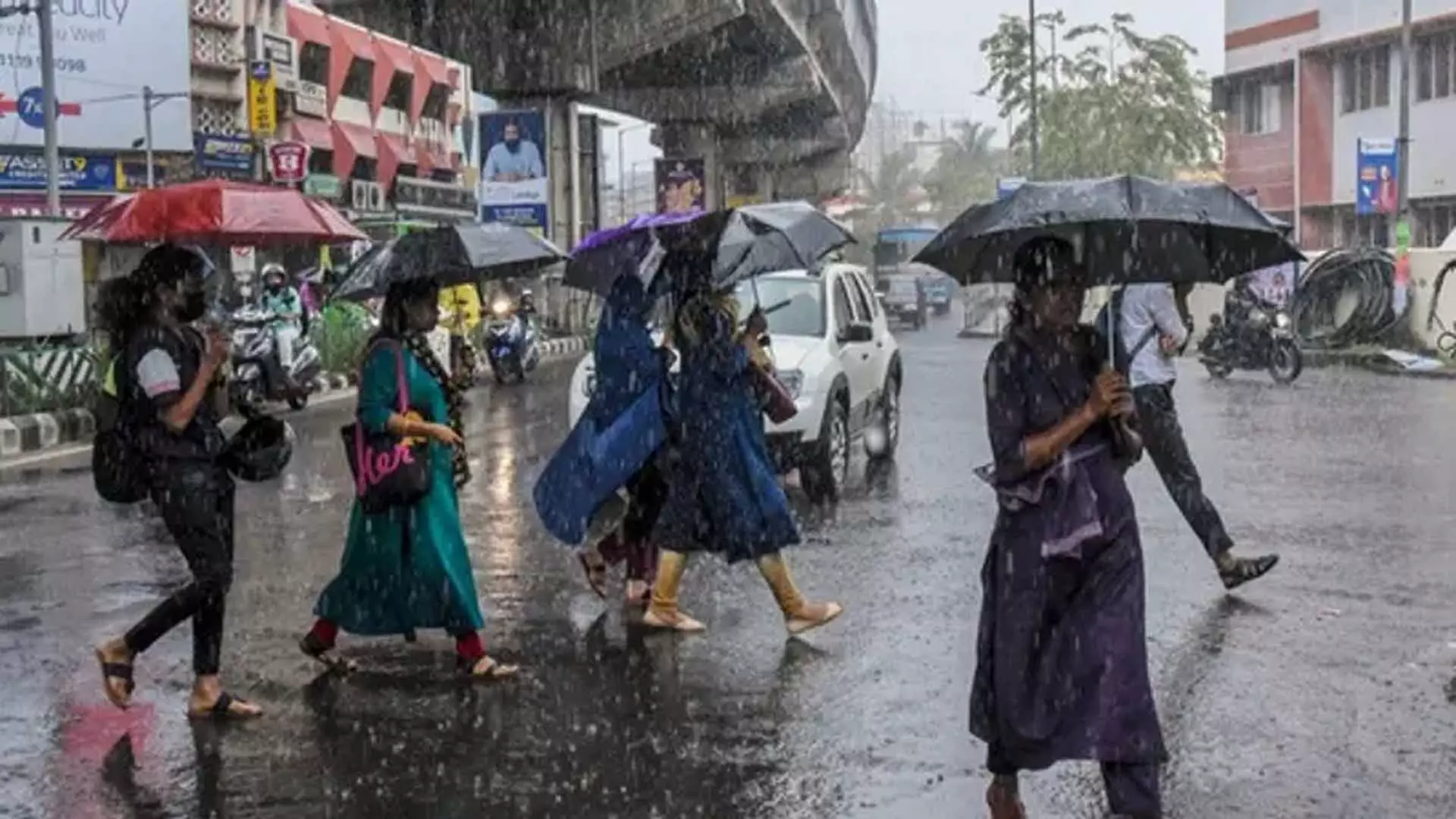 IMD ने केरल के 8 जिलों के लिए येलो अलर्ट जारी किया IMD ने केरल के 8 जिलों के लिए येलो अलर्ट जारी किया