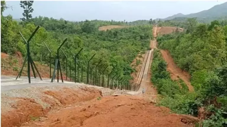 Manipur : नगा ग्राम प्रधान संघ ने भारत-म्यांमार सीमा पर बाड़ लगाने का विरोध Manipur : नगा ग्राम प्रधान संघ ने भारत-म्यांमार सीमा पर बाड़ लगाने का विरोध