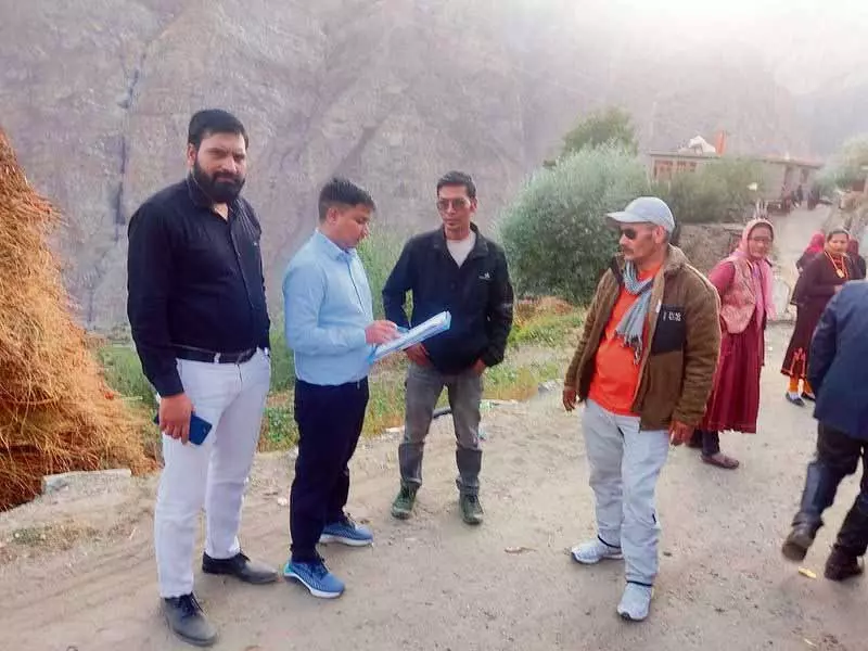 Himachal: केंद्रीय टीम ने लाहौल परियोजनाओं का निरीक्षण शुरू Himachal: केंद्रीय टीम ने लाहौल परियोजनाओं का निरीक्षण शुरू