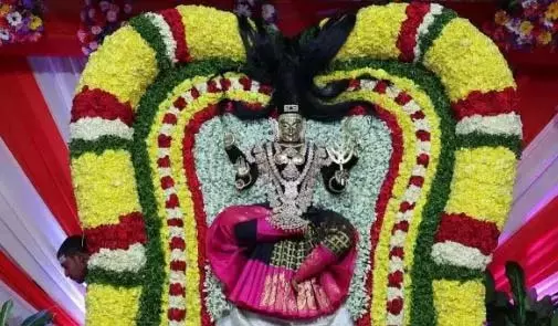 Andhra Pradesh: देवी भ्रामराम्बा को कालरात्रि के रूप में सुशोभित किया Andhra Pradesh: देवी भ्रामराम्बा को कालरात्रि के रूप में सुशोभित किया