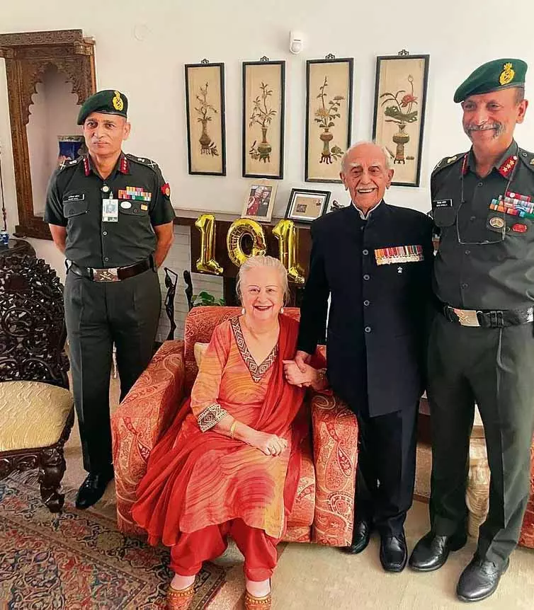Himachal: पूर्व सेना इंजीनियर-इन-चीफ ने मनाया 101वां जन्मदिन Himachal: पूर्व सेना इंजीनियर-इन-चीफ ने मनाया 101वां जन्मदिन