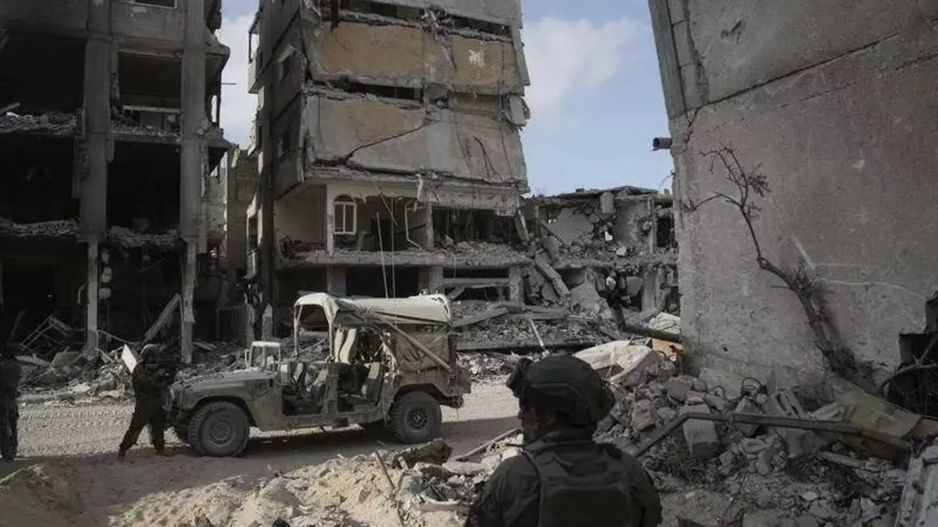 Gaza शरणस्थल पर इजरायली हमले में 13 लोग मारे गए Gaza शरणस्थल पर इजरायली हमले में 13 लोग मारे गए