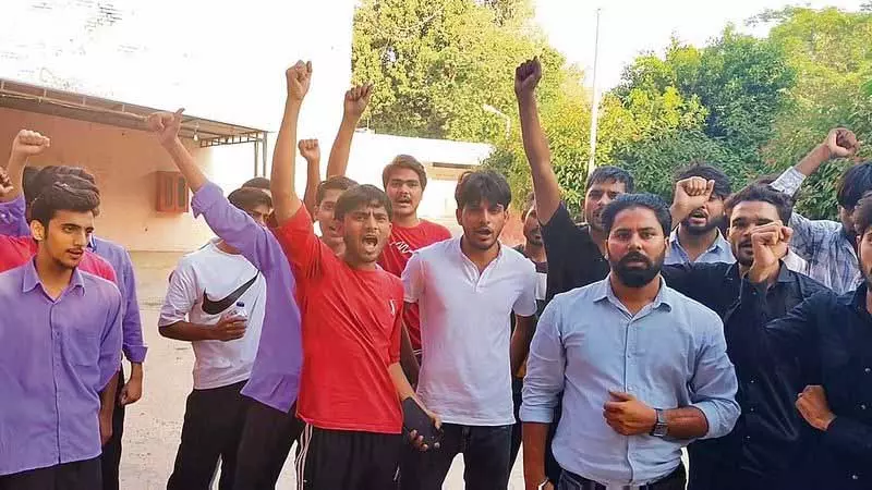 Jalandhar: नर्सिंग कॉलेज की छात्रा ने जहर खाकर जान दी Jalandhar: नर्सिंग कॉलेज की छात्रा ने जहर खाकर जान दी