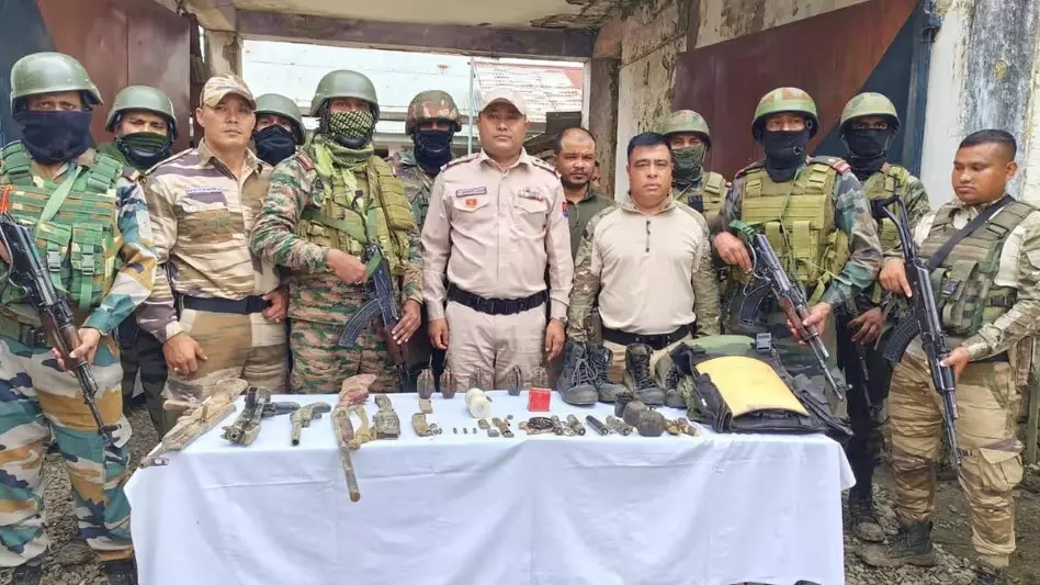 Manipur: सुरक्षा बलों ने बिष्णुपुर जिले में सघन अभियान चलाया Manipur: सुरक्षा बलों ने बिष्णुपुर जिले में सघन अभियान चलाया