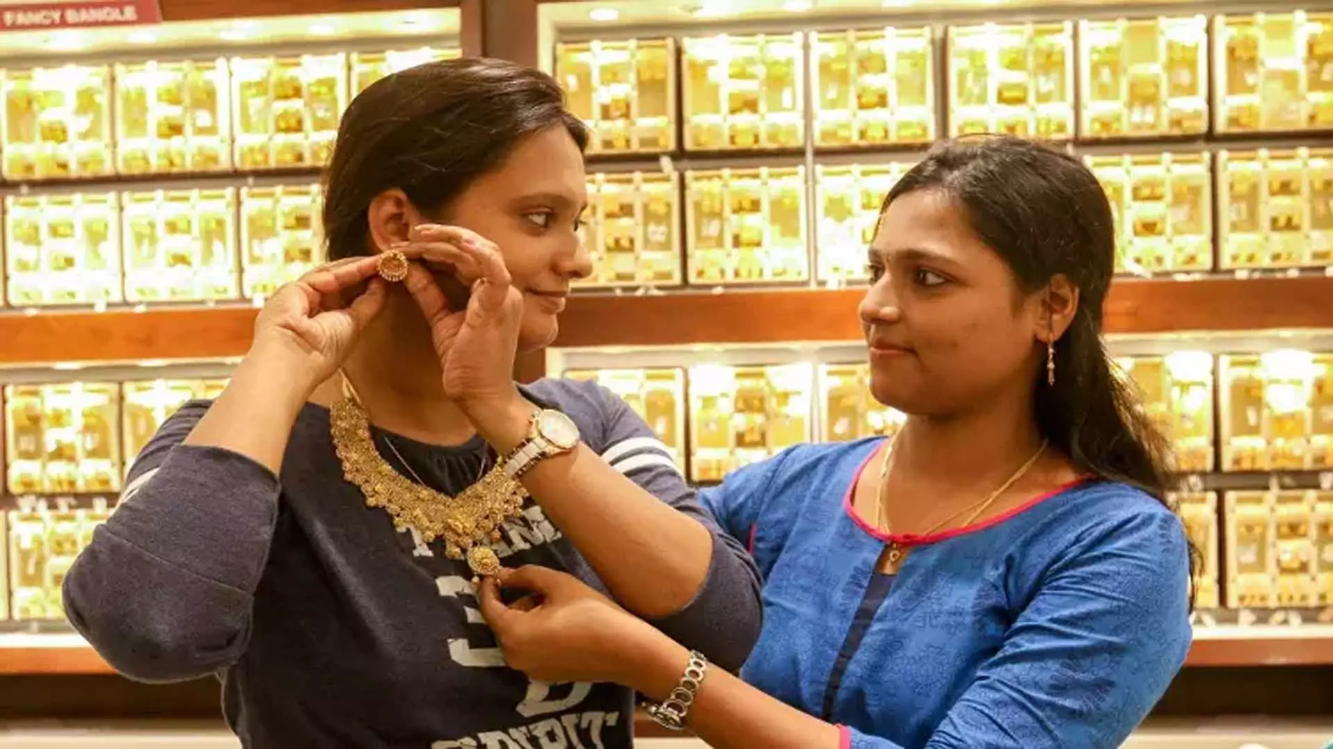 Chennai में सोने की कीमत में 40 रुपये प्रति सॉवरेन की गिरावट Chennai में सोने की कीमत में 40 रुपये प्रति सॉवरेन की गिरावट