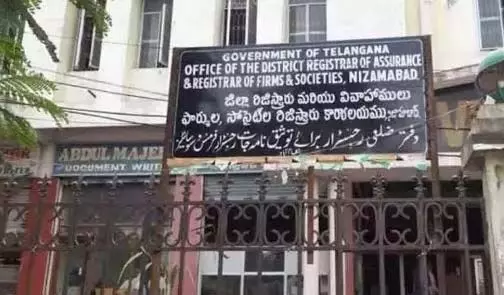 Telangana: उप रजिस्ट्रार को कारण बताओ नोटिस जारी किया