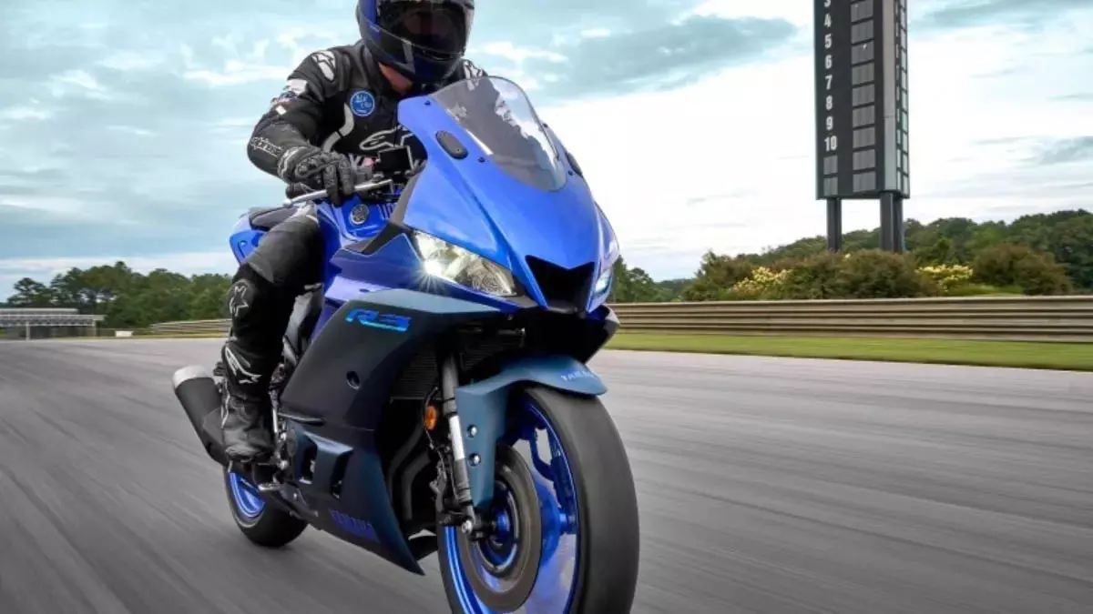New Yamaha R3 नए लुक के साथ आई New Yamaha R3 नए लुक के साथ आई