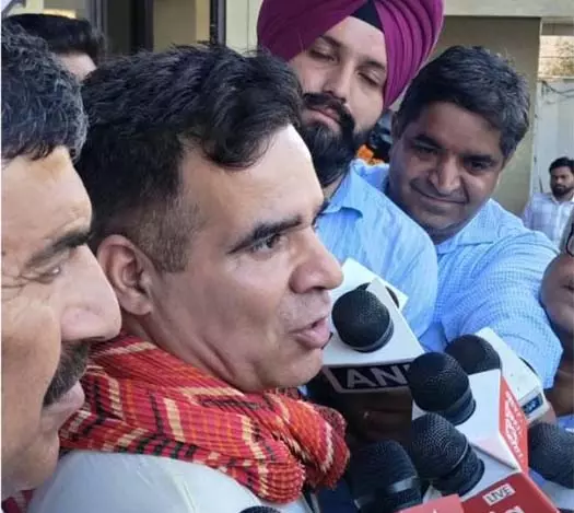 Raina: उम्मीद है कि नई सरकार आतंकवाद और अलगाववाद पर कड़ी कार्रवाई करेगी Raina: उम्मीद है कि नई सरकार आतंकवाद और अलगाववाद पर कड़ी कार्रवाई करेगी
