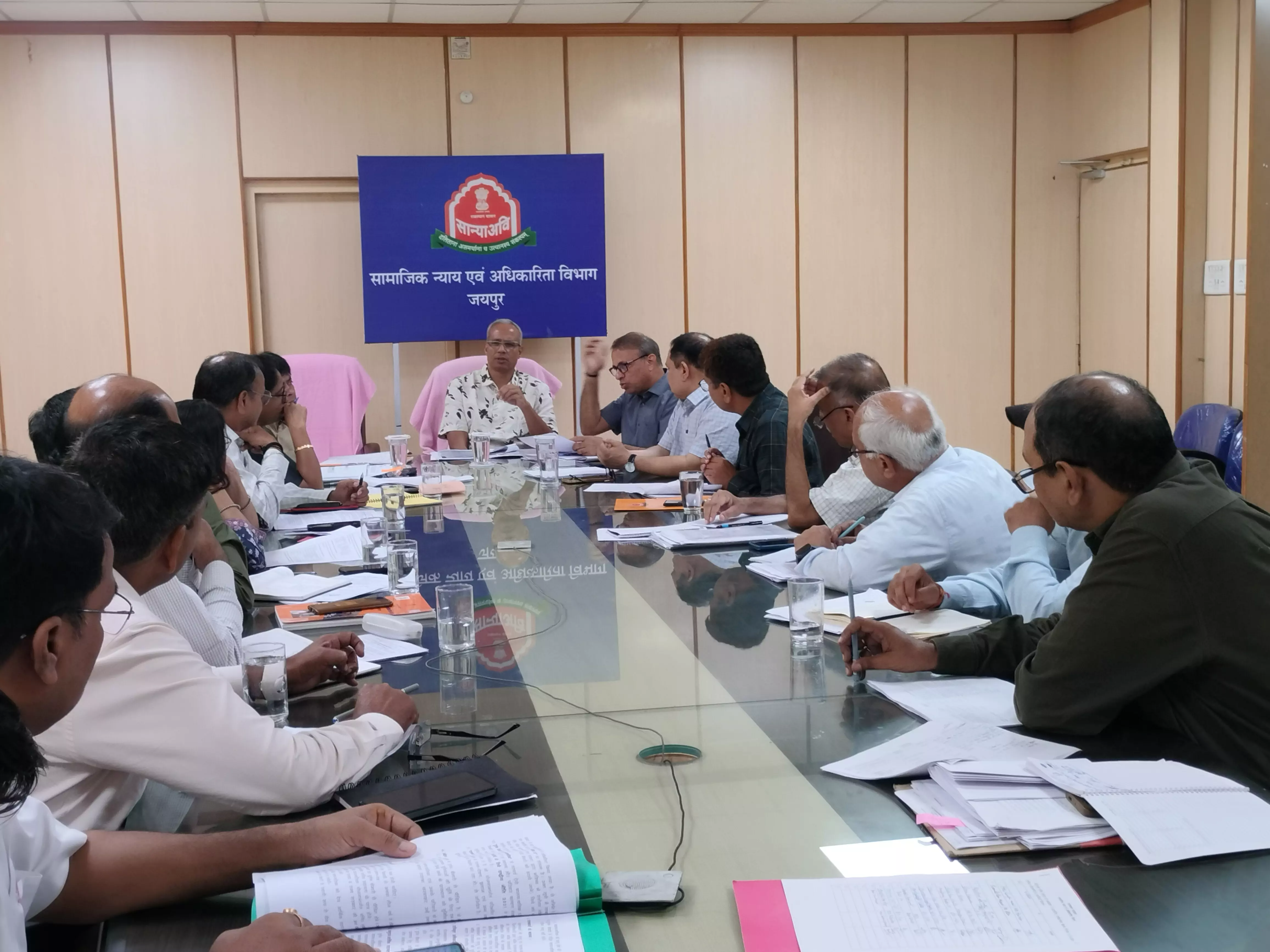 Jaipur: बजट घोषणाओं के कार्यों का शीघ्र क्रियान्वयन सुनिश्चित करें Jaipur: बजट घोषणाओं के कार्यों का शीघ्र क्रियान्वयन सुनिश्चित करें