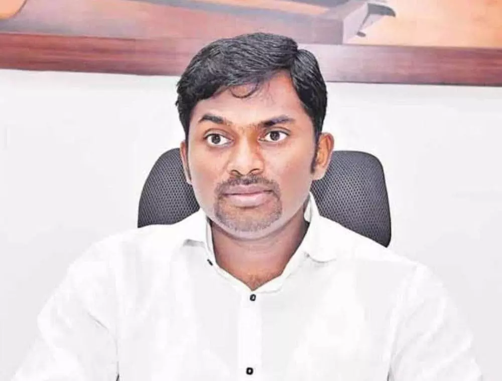 तेलंगाना: IAS अधिकारी रोनाल्ड रोज़ का आंध्र प्रदेश तबादला तेलंगाना: IAS अधिकारी रोनाल्ड रोज़ का आंध्र प्रदेश तबादला