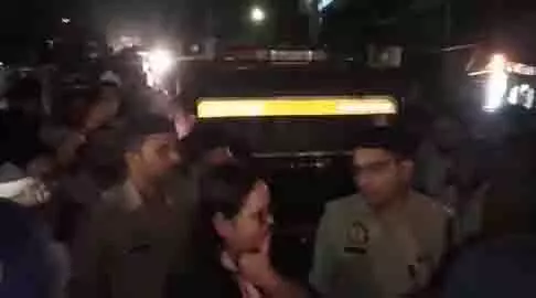 मिश्रित आबादी क्षेत्र में Durga प्रतिमा पांडाल स्थापित, दोनों पक्षों में वाद विवाद बढ़ा, पढ़ें पूरा मामला मिश्रित आबादी क्षेत्र में Durga प्रतिमा पांडाल स्थापित, दोनों पक्षों में वाद विवाद बढ़ा, पढ़ें पूरा मामला