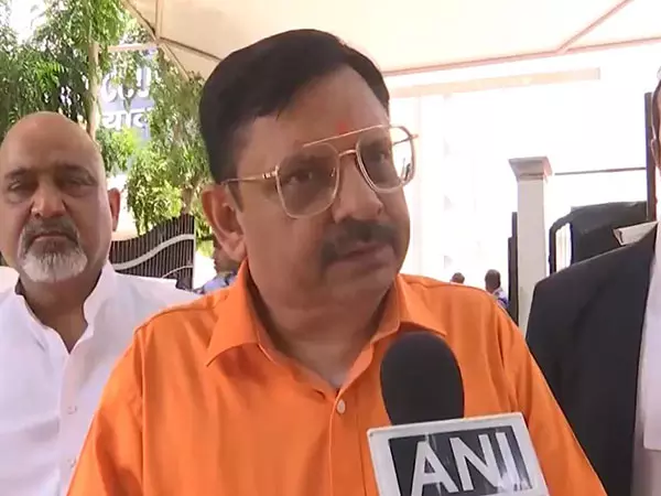 भाजपा के प्रवीण शंकर कपूर ने MCD कमिश्नर को पत्र लिखकर चांदनी चौक में औचक निरीक्षण की मांग की भाजपा के प्रवीण शंकर कपूर ने MCD कमिश्नर को पत्र लिखकर चांदनी चौक में औचक निरीक्षण की मांग की