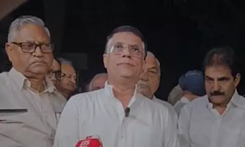 चुनाव आयोग से जांच का आश्वासन मिला: पवन खेड़ा
