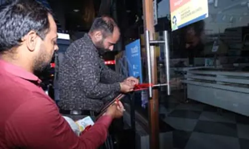 नोएडा प्राधिकरण ने सील की सेक्टर-18 की कमर्शियल इमारत, 21 करोड़ था बकाया