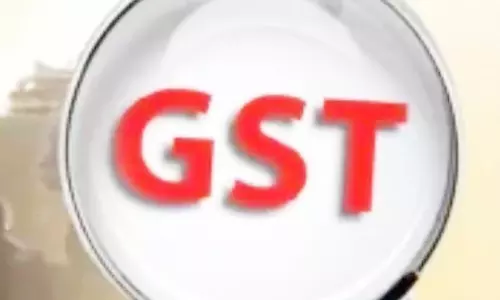 GST की रेड CG में, इलेक्ट्रॉनिक दुकान में जांच जारी GST की रेड CG में, इलेक्ट्रॉनिक दुकान में जांच जारी