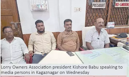 SPM प्रबंधन लॉरी मालिक के खिलाफ झूठा प्रचार कर रहा है: Venna Kishore Babu