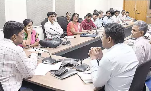 Telangana: कलेक्टर ने संस्थागत प्रसव पर दिया जोर Telangana: कलेक्टर ने संस्थागत प्रसव पर दिया जोर