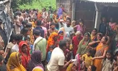 Mumbai: एक व्यक्ति ने बेटी के सामने ही पत्नी का गला काट दिया