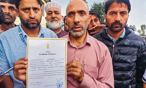 Jammu: रशीद की पार्टी ने कहा- वह बाकी सभी के खिलाफ़