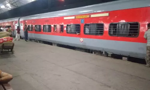 BIG BREAKING: आतंकी विस्फोटकों के साथ ट्रेन में सफर कर रहे हैं...रेलवे अधिकारी अलर्ट हो गए, और फिर... BIG BREAKING: आतंकी विस्फोटकों के साथ ट्रेन में सफर कर रहे हैं...रेलवे अधिकारी अलर्ट हो गए, और फिर...