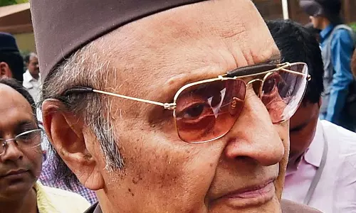 Karan Singh: जम्मू-कश्मीर के बीच विभाजन को पाटना कठिन कार्य Karan Singh: जम्मू-कश्मीर के बीच विभाजन को पाटना कठिन कार्य