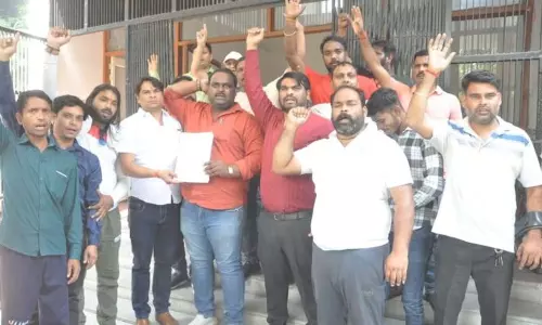Ghaziabad: मुस्लिम समुदाय के लोगों का यूपी गेट पर प्रदर्शन Ghaziabad: मुस्लिम समुदाय के लोगों का यूपी गेट पर प्रदर्शन