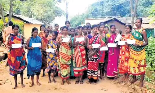 Odisha: नवरंगपुर में 100 से अधिक महिलाओं से 50 लाख रुपये की ठगी Odisha: नवरंगपुर में 100 से अधिक महिलाओं से 50 लाख रुपये की ठगी