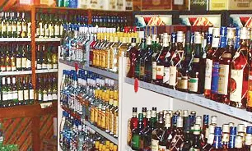 Andhra Pradesh: शराब की दुकानों के लाइसेंस के लिए 57,325 आवेदन दाखिल