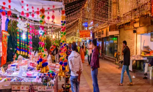 अपनी दिवाली की खरीदारी के लिए इन बाज़ारों में जाए