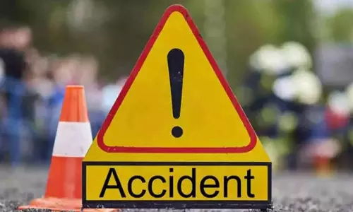 Amroha: दो ट्रकों के बीच जोरदार टक्कर से लगी आग,  चालक की जलकर मौत