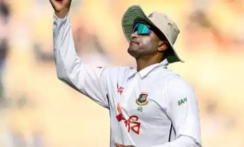 Shakib ने बांग्लादेश में नागरिक अशांति के दौरान ‘चुप्पी’ के लिए माफी मांगी Shakib ने बांग्लादेश में नागरिक अशांति के दौरान ‘चुप्पी’ के लिए माफी मांगी